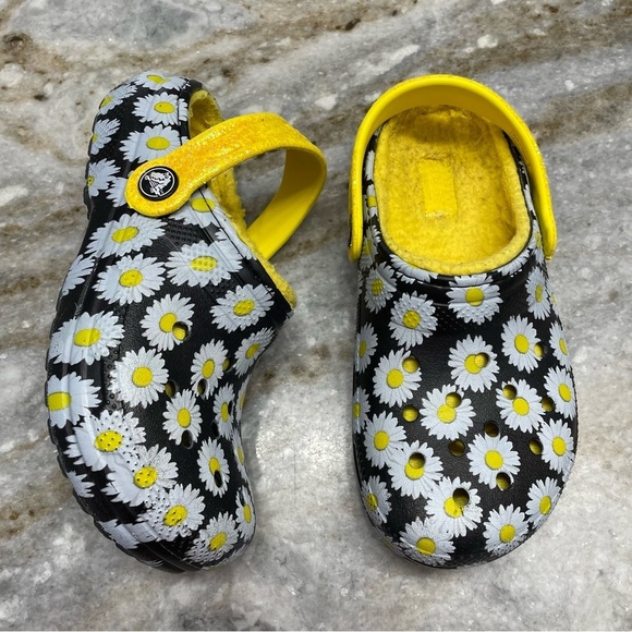 CROCS CROCS Lined Classic Clog Vacay Vibe Daisy Print Girls Size J1 Yellow Black - Picture 1 of 9
